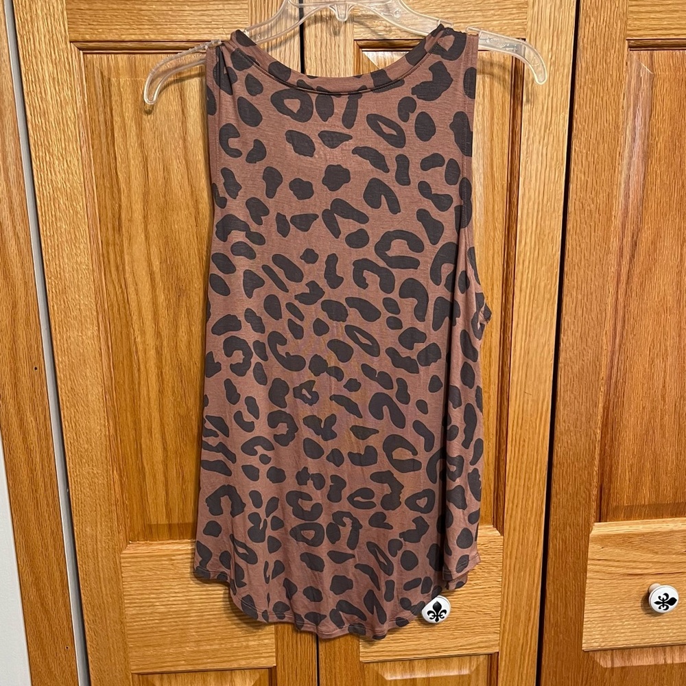 Grayson threads animal print tank top.Size XL.Brown background with gray… - Picture 2 of 7